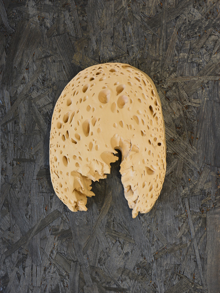 Pain, Terre cuite, 15 × 25 cm, 2014