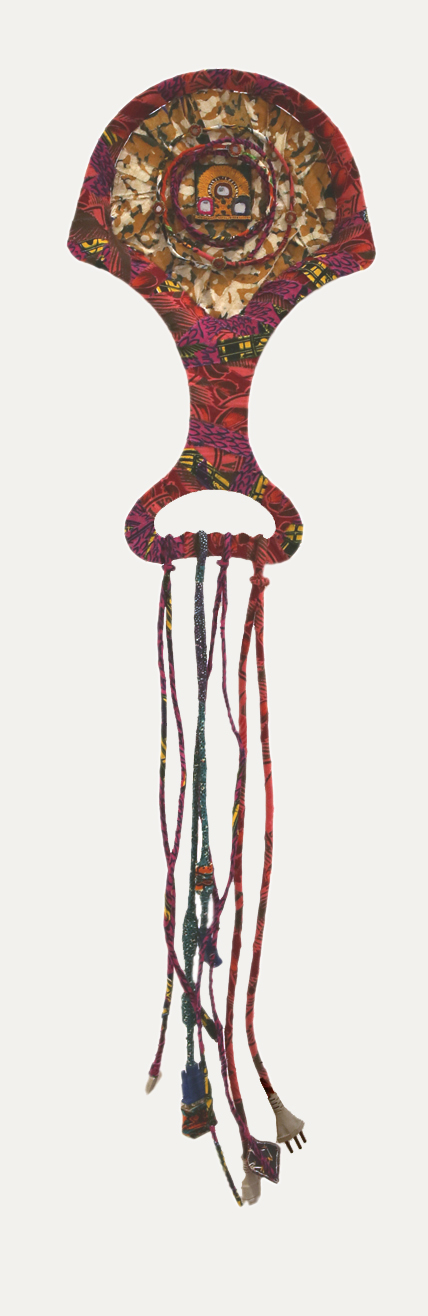 Fétiche, Tissus et objets de récupération, 80x21cm, 2014