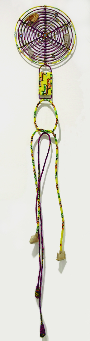 Fétiche, Tissus et objets de récupération, 80x21cm, 2014