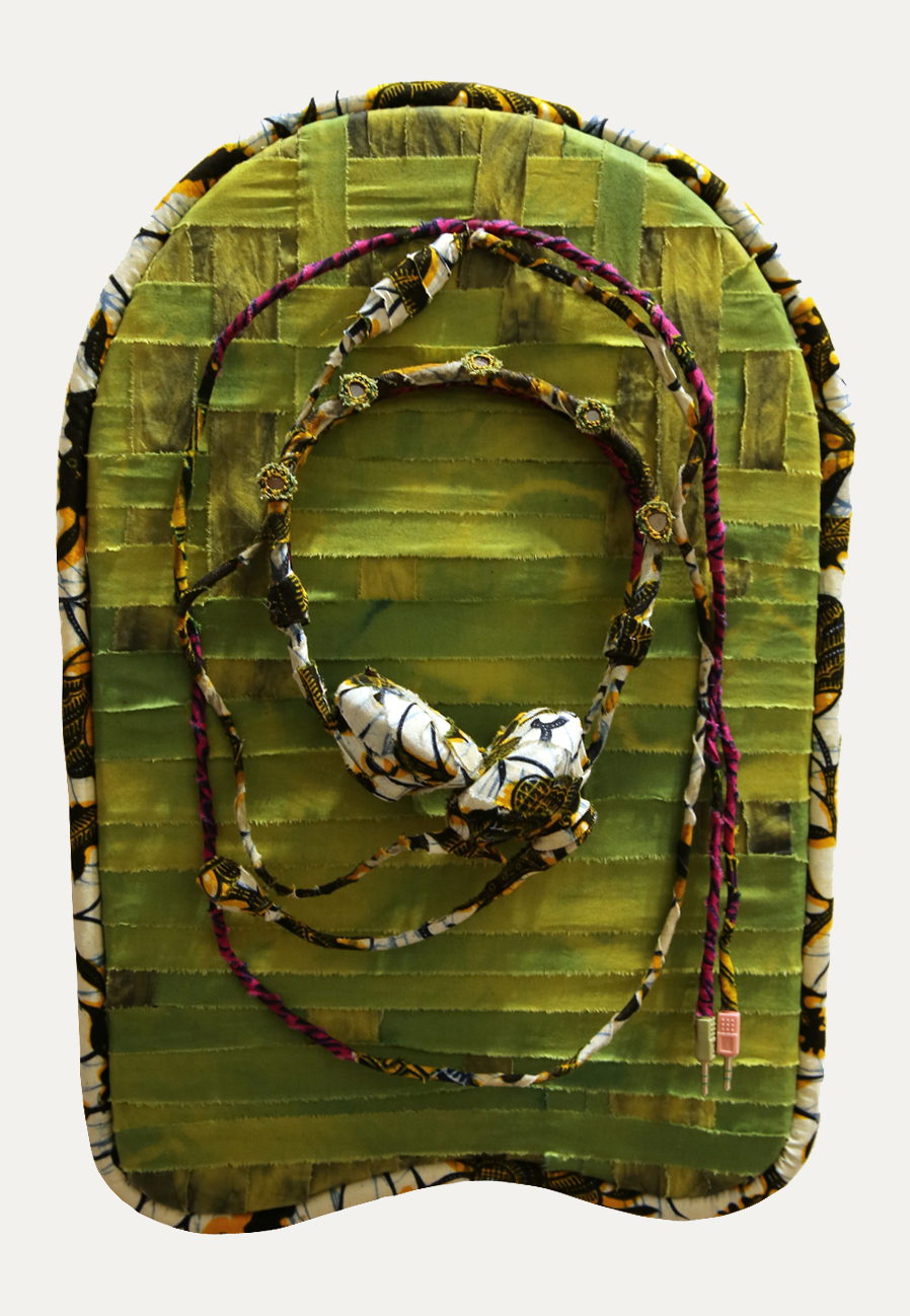 Objet de culte, Tissus et objets de récupération, 45x30cm, 2014